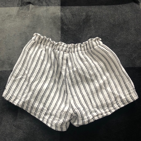 Arizona Jean Co black and white comfy shorts - Picture 2 of 5